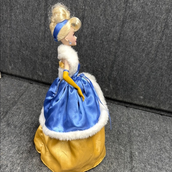 Disney Porcelain Cinderella 2007 Elegant Blue and Gold Doll with Fur Trim - Picture 5 of 9